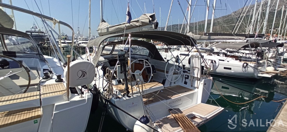 Hanse 418 - Yacht Charter Sailica