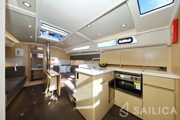 Hanse 418 - Yacht Charter Sailica
