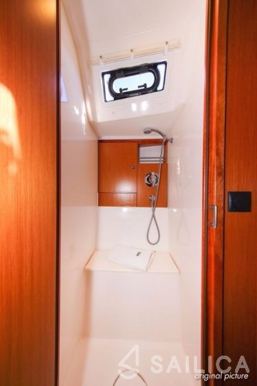 Bavaria 46 Cruiser - Yacht Charter Sailica
