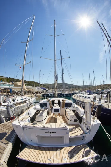 Dufour 360 GL - Yacht Charter Sailica