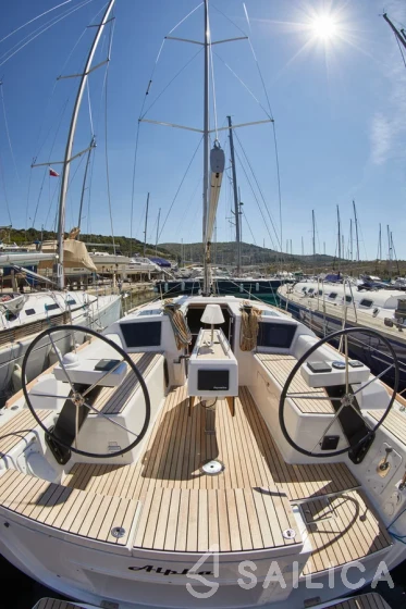 Dufour 360 GL - Yacht Charter Sailica