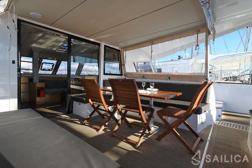 Nautitech 46 Fly - Yacht Charter Sailica