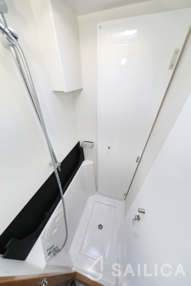 Nautitech 46 Fly - Yacht Charter Sailica