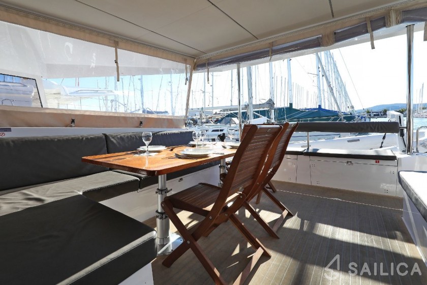 Nautitech 46 Fly - Yacht Charter Sailica