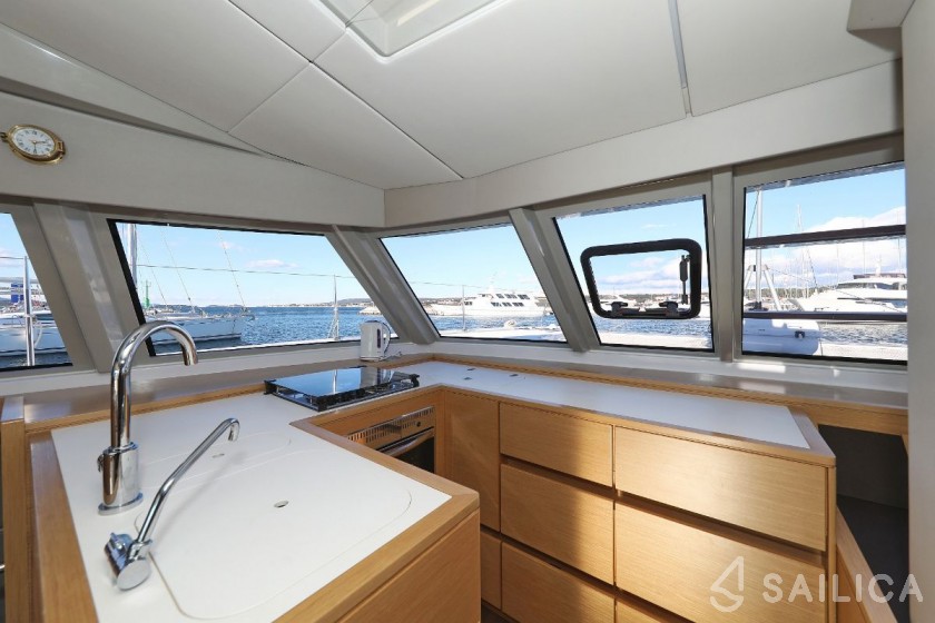 Nautitech 46 Fly - Yacht Charter Sailica