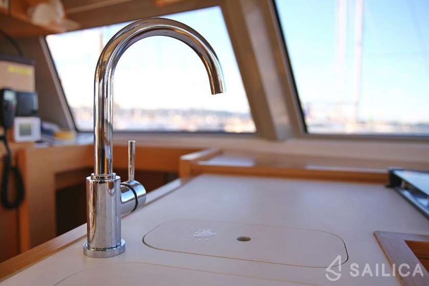 Nautitech 46 Fly - Yacht Charter Sailica