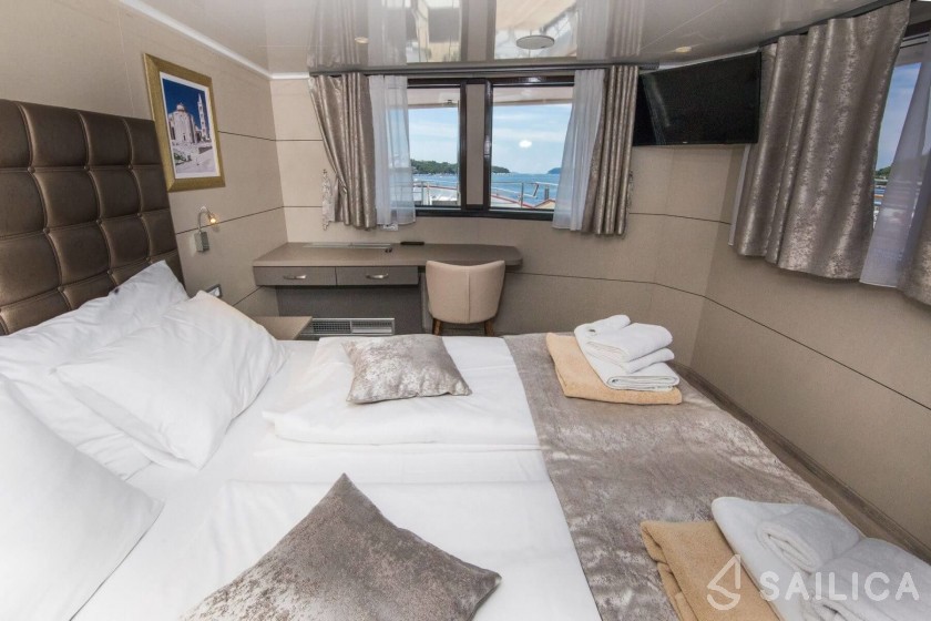 Motor Sailer 158 - Yacht Charter Sailica