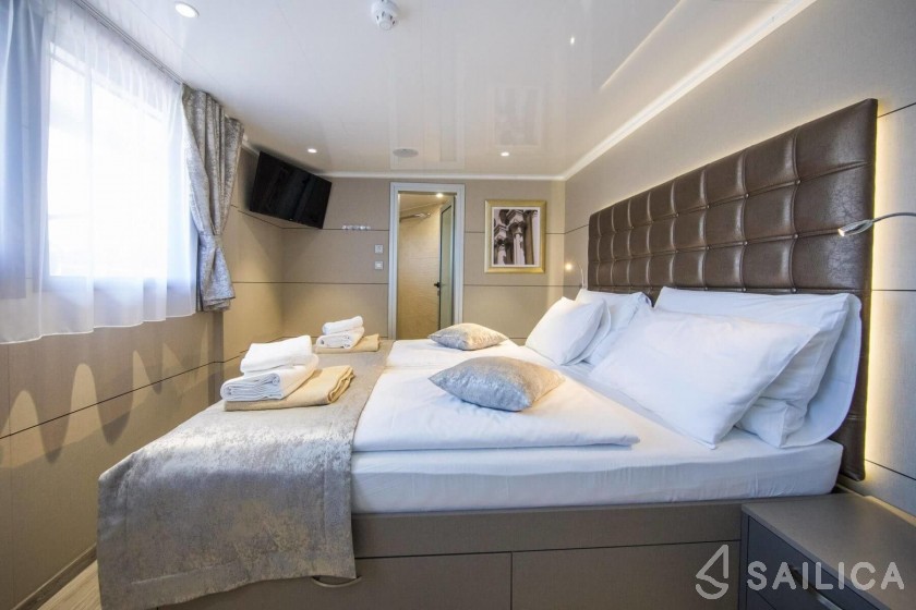 Motor Sailer 158 - Yacht Charter Sailica