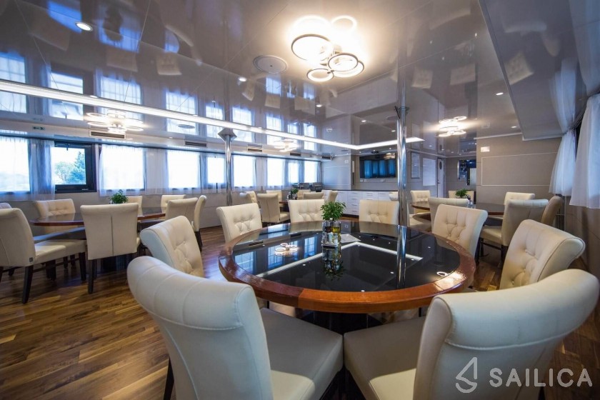 Motor Sailer 158 - Yacht Charter Sailica