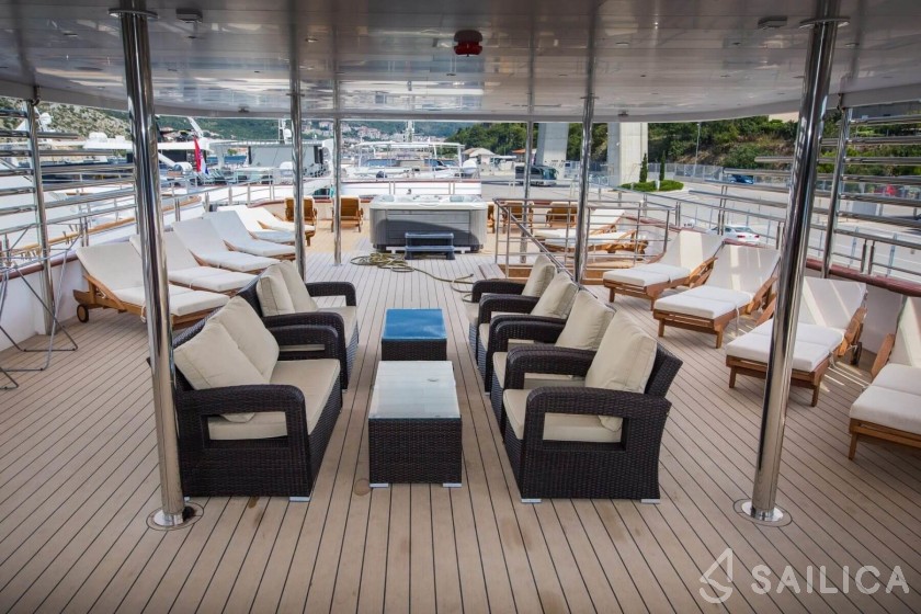Motor Sailer 158 - Yacht Charter Sailica
