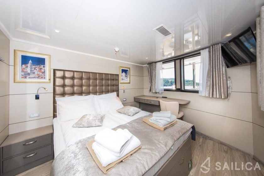 Motor Sailer 158 - Yacht Charter Sailica