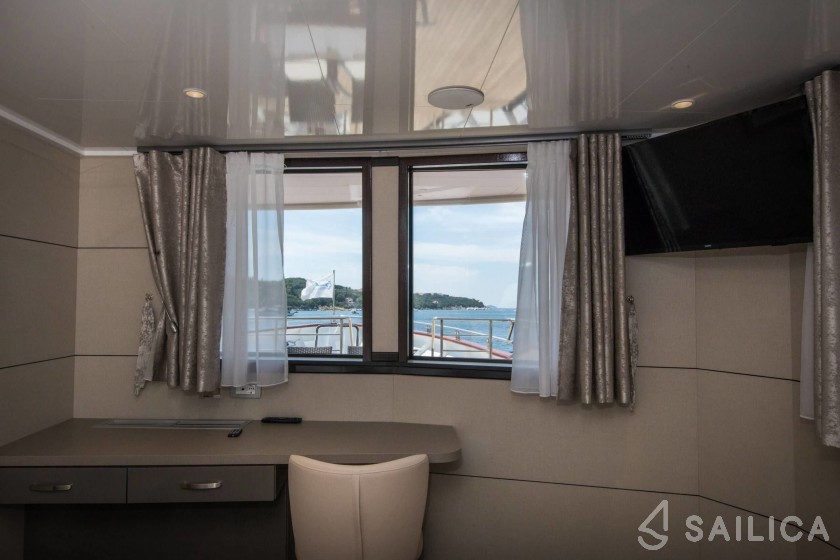 Motor Sailer 158 - Yacht Charter Sailica