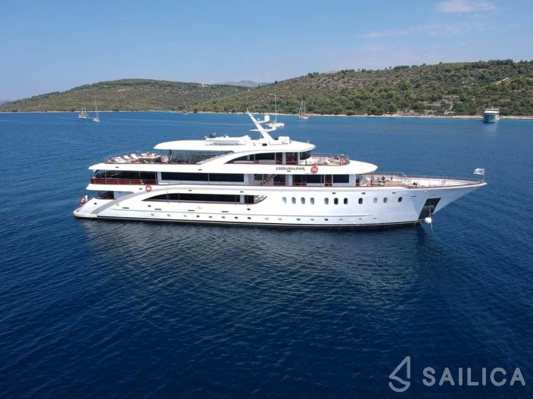 Motor Sailer 158 - Yacht Charter Sailica