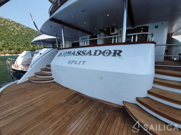 Motor Sailer 158 - Yacht Charter Sailica