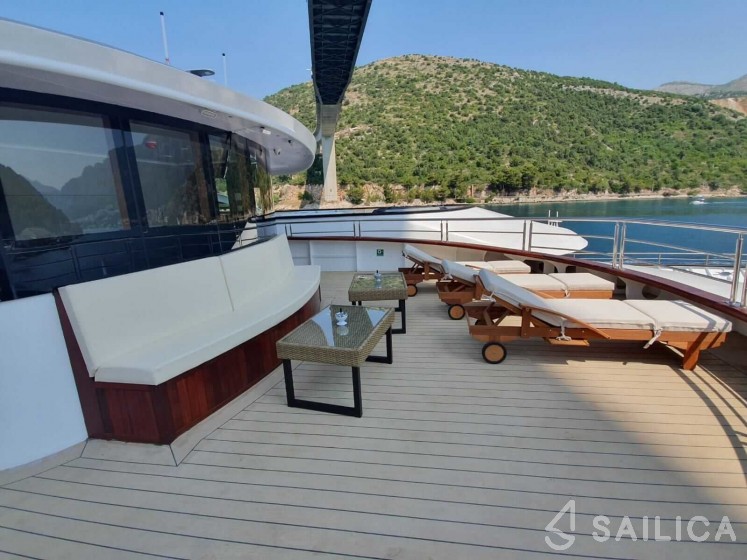 Motor Sailer 158 - Yacht Charter Sailica