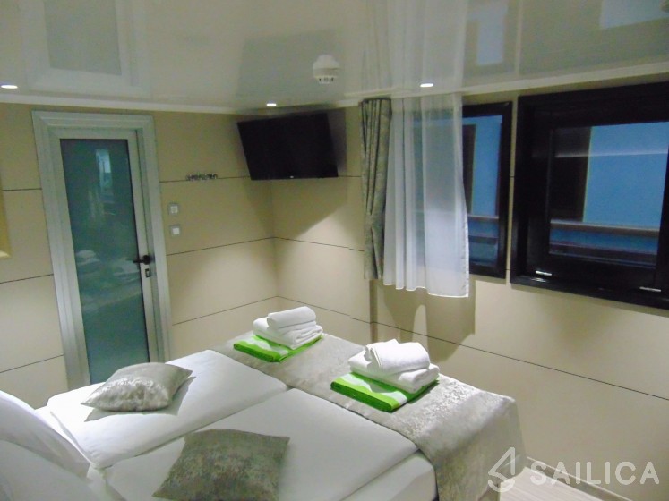 Motor Sailer 158 - Yacht Charter Sailica