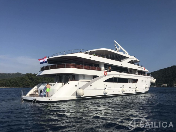 Motor Sailer 158 - Yacht Charter Sailica