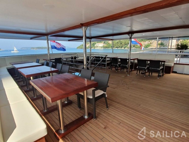 Motor Sailer 158 - Yacht Charter Sailica