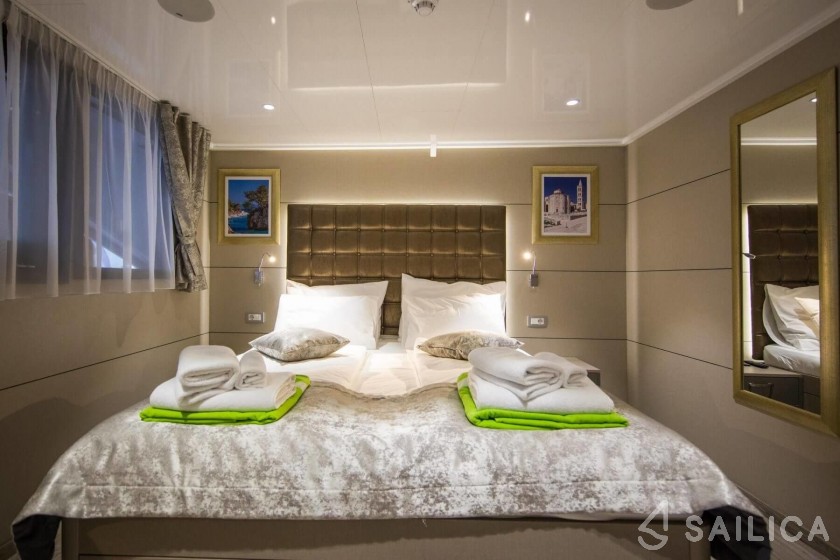 Motor Sailer 158 - Yacht Charter Sailica