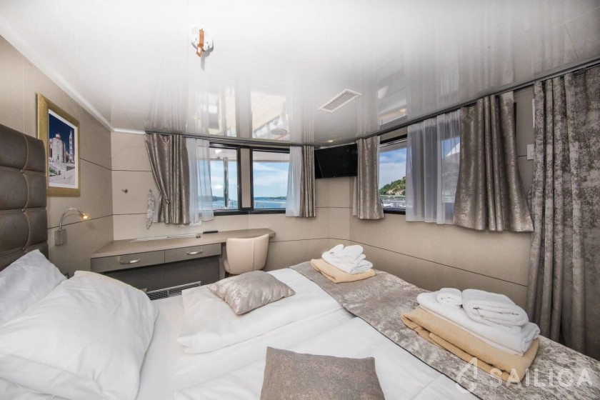 Motor Sailer 158 - Yacht Charter Sailica