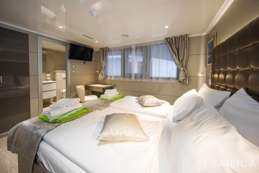 Motor Sailer 158 - Yacht Charter Sailica