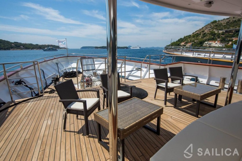 Motor Sailer 158 - Yacht Charter Sailica