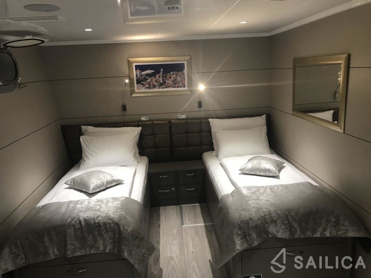 Motor Sailer 158 - Yacht Charter Sailica