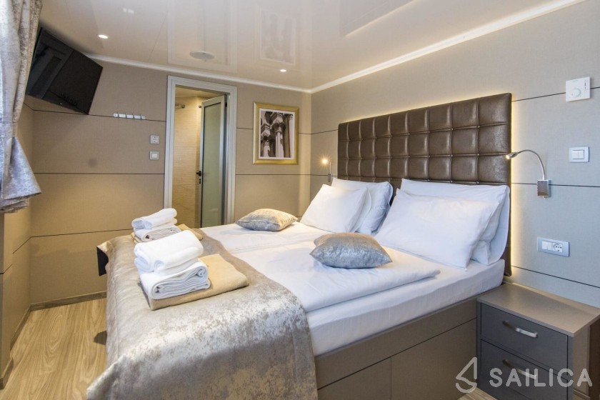Motor Sailer 158 - Yacht Charter Sailica