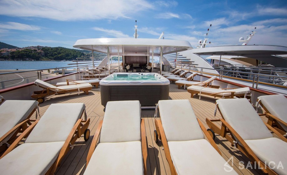Motor Sailer 158 - Yacht Charter Sailica