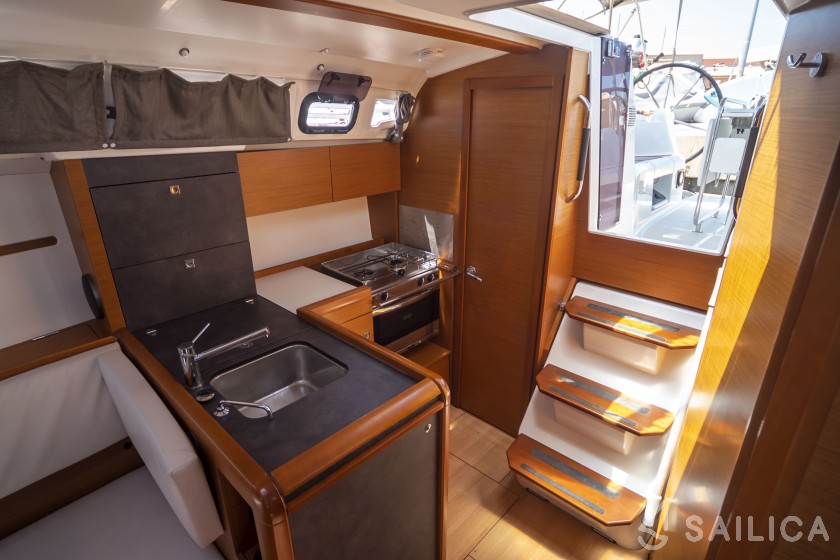 Sun Odyssey 349 - Yacht Charter Sailica