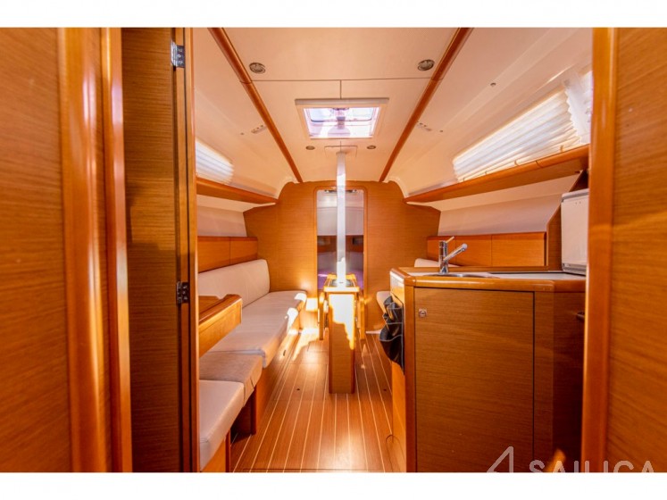 Sun Odyssey 33i - Yacht Charter Sailica