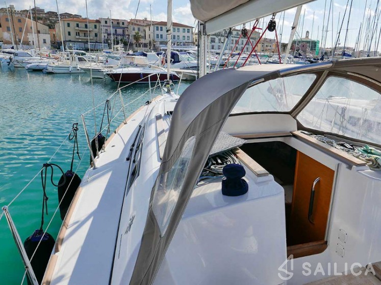 Sun Odyssey 33i - Yacht Charter Sailica
