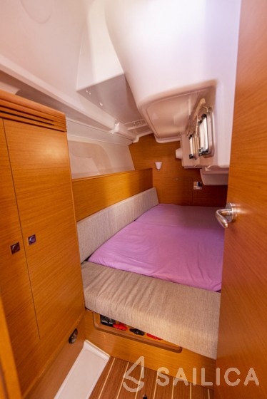 Sun Odyssey 33i - Yacht Charter Sailica