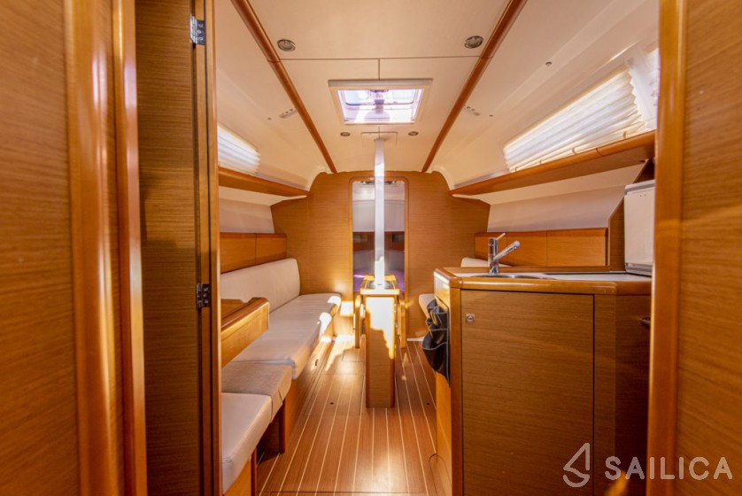 Sun Odyssey 33i - Yacht Charter Sailica