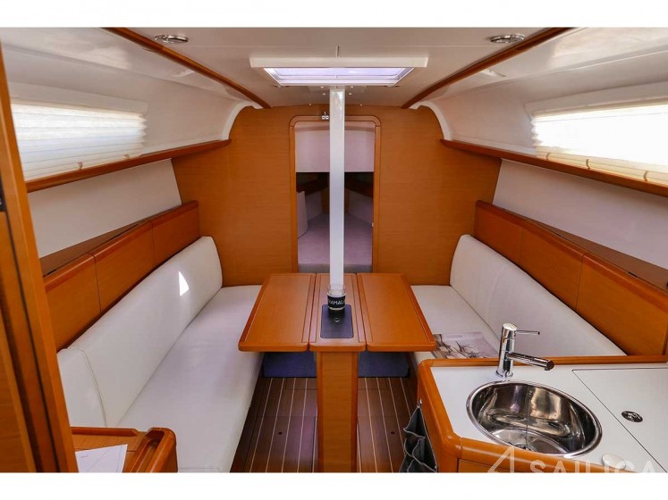 Sun Odyssey 33i - Yacht Charter Sailica