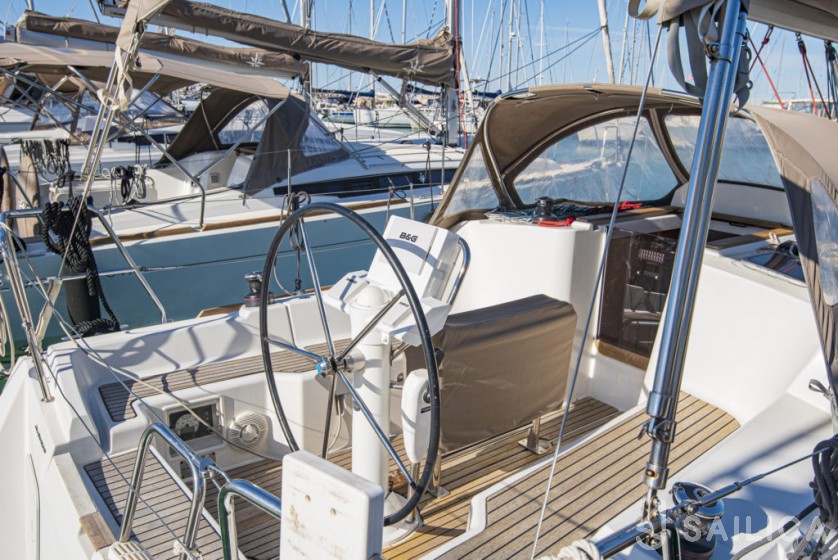 Sun Odyssey 33i - Yacht Charter Sailica