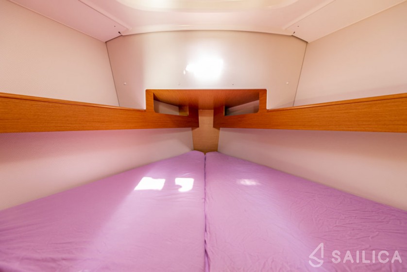 Sun Odyssey 33i - Yacht Charter Sailica