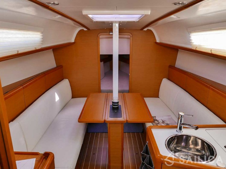 Sun Odyssey 33i - Yacht Charter Sailica