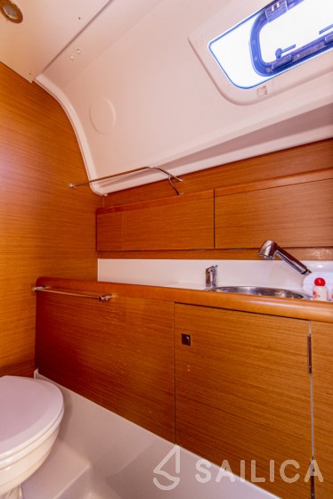 Sun Odyssey 33i - Yacht Charter Sailica