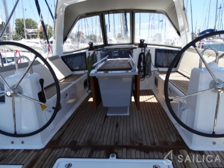 Oceanis 41.1 - Yacht Charter Sailica