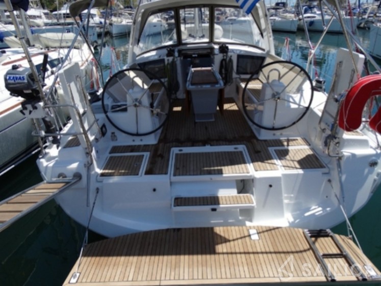 Oceanis 41.1 - Yacht Charter Sailica