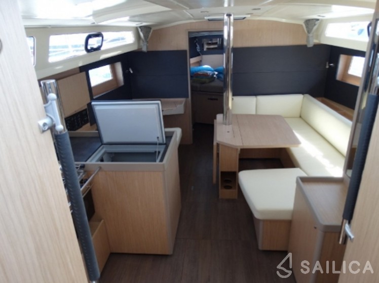 Oceanis 41.1 - Yacht Charter Sailica
