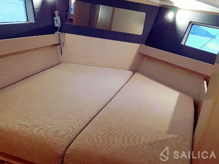 Oceanis 41.1 - Yacht Charter Sailica
