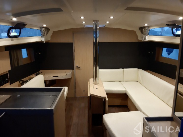 Oceanis 41.1 - Yacht Charter Sailica