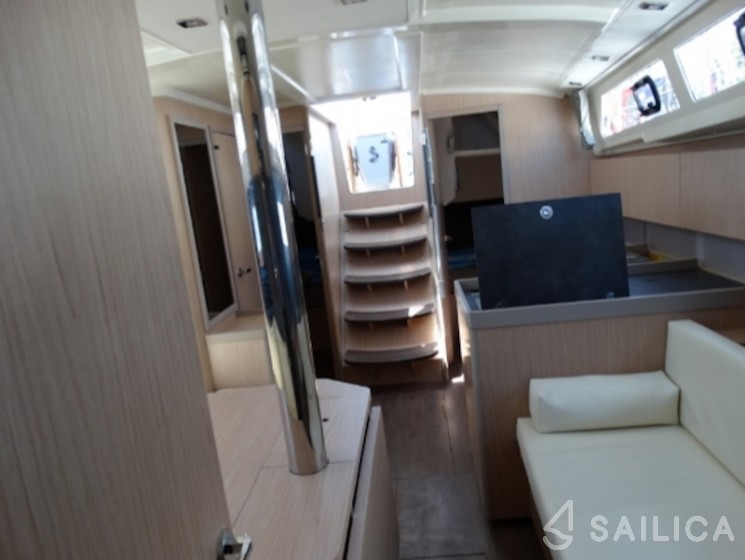 Oceanis 41.1 - Yacht Charter Sailica