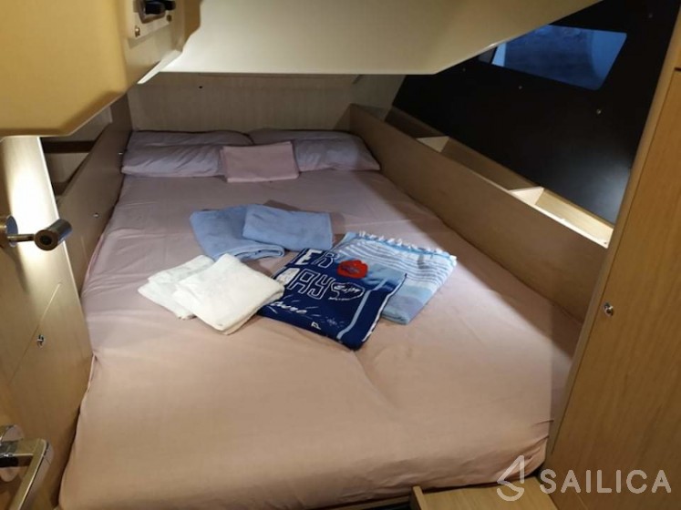 Oceanis 41.1 - Yacht Charter Sailica