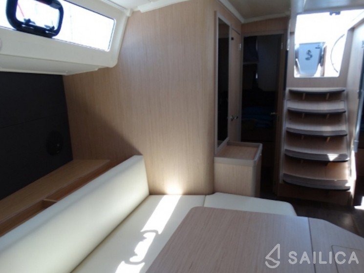 Oceanis 41.1 - Yacht Charter Sailica