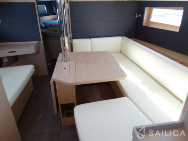 Oceanis 41.1 - Yacht Charter Sailica