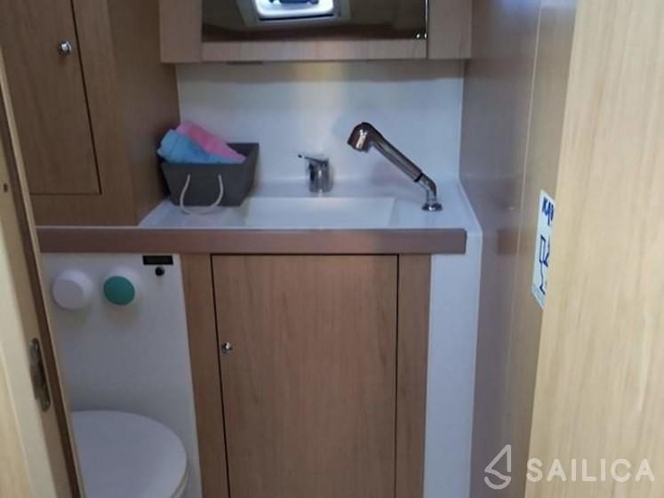 Oceanis 41.1 - Yacht Charter Sailica