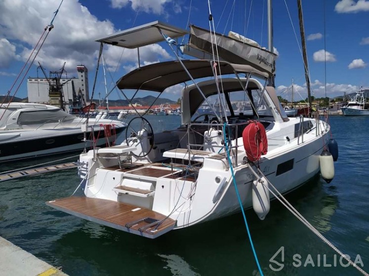 Oceanis 41.1 - Yacht Charter Sailica